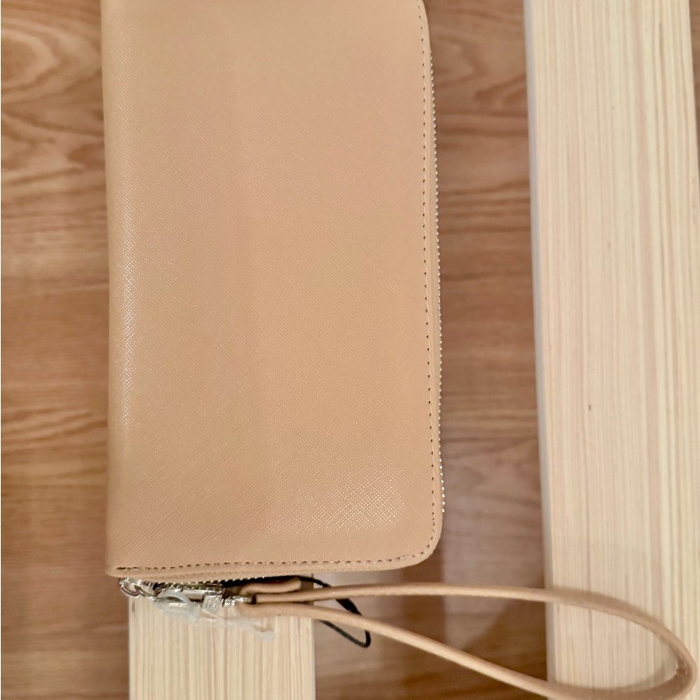 NEW Steve Madden Beige Zip-Around Wristlet Wallet - Picture 3 of 7